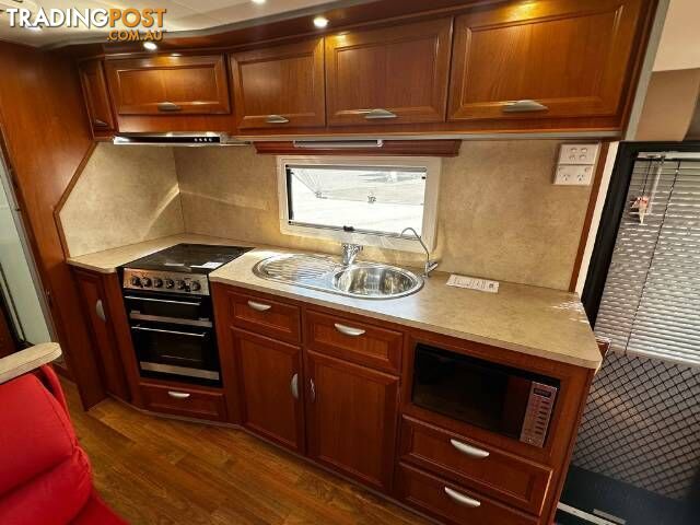 USED 2014 REGENT CRUISER CARAVAN