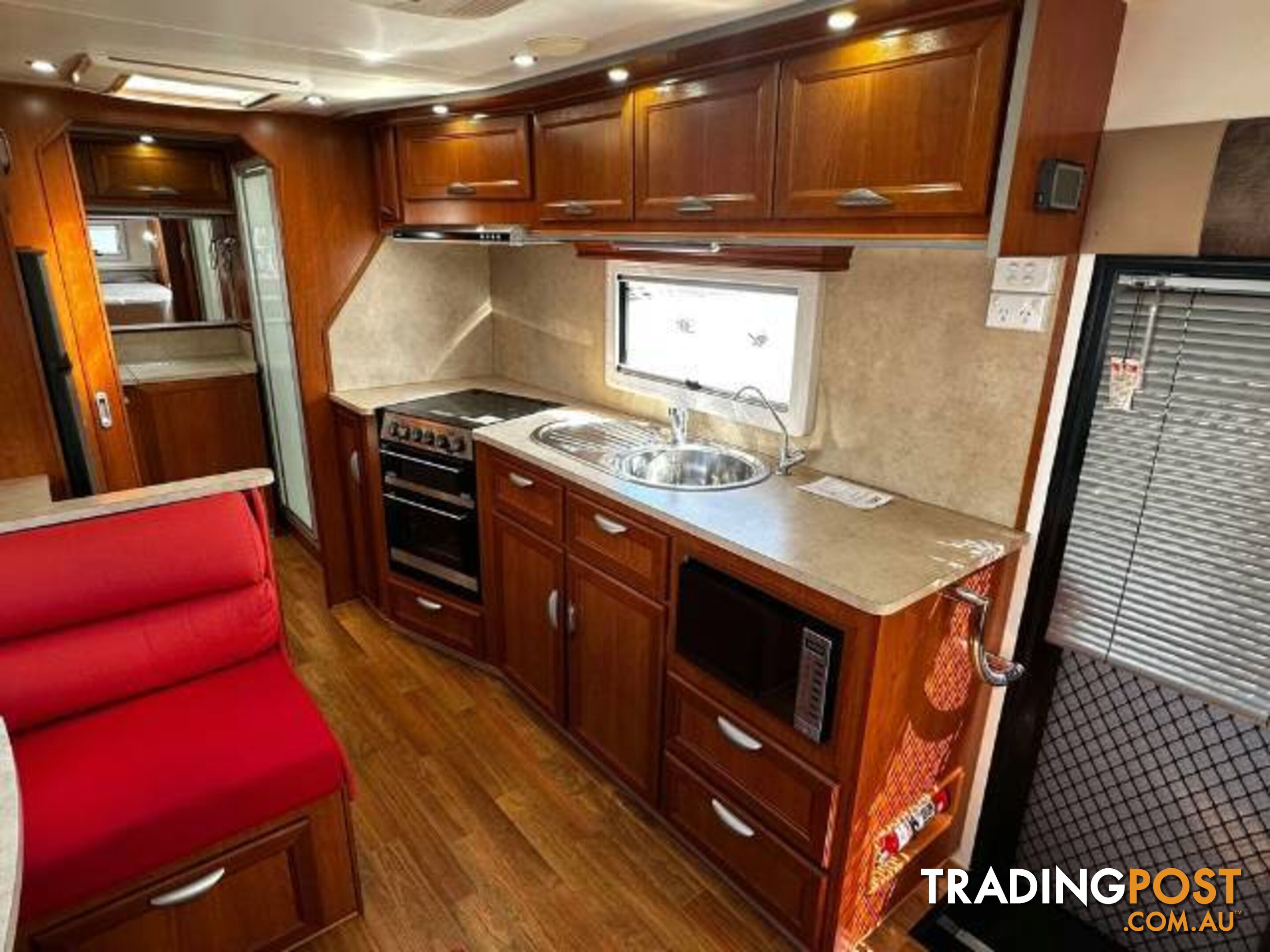 USED 2014 REGENT CRUISER CARAVAN