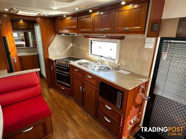 USED 2014 REGENT CRUISER CARAVAN