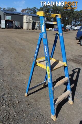 Bailey P150-3 FG Fibre Glass Platform Step Ladder
