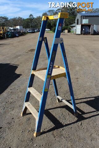 Bailey P150-3 FG Fibre Glass Platform Step Ladder