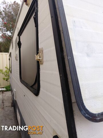 1985 Viscount Aerolite poptop caravan