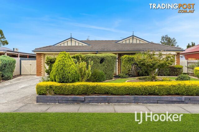 16 Sir Thomas Drive PAKENHAM VIC 3810