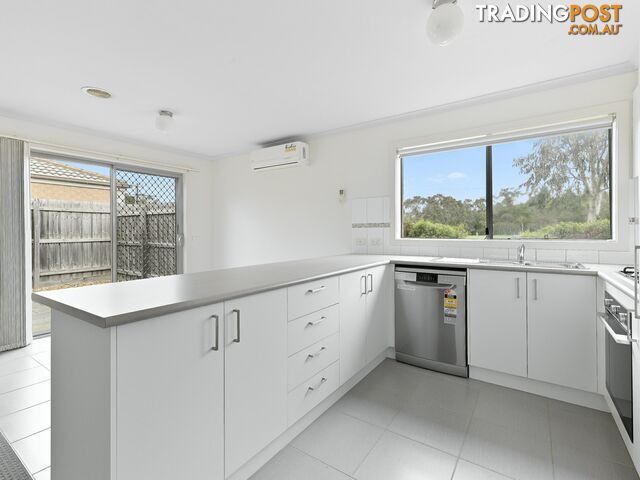 5/140 Toomuc Valley Road PAKENHAM VIC 3810 - photo 2 of 12