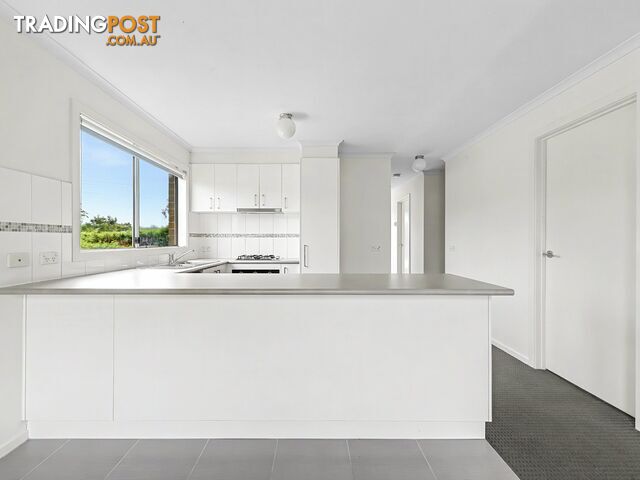 5/140 Toomuc Valley Road PAKENHAM VIC 3810 - photo 3 of 12