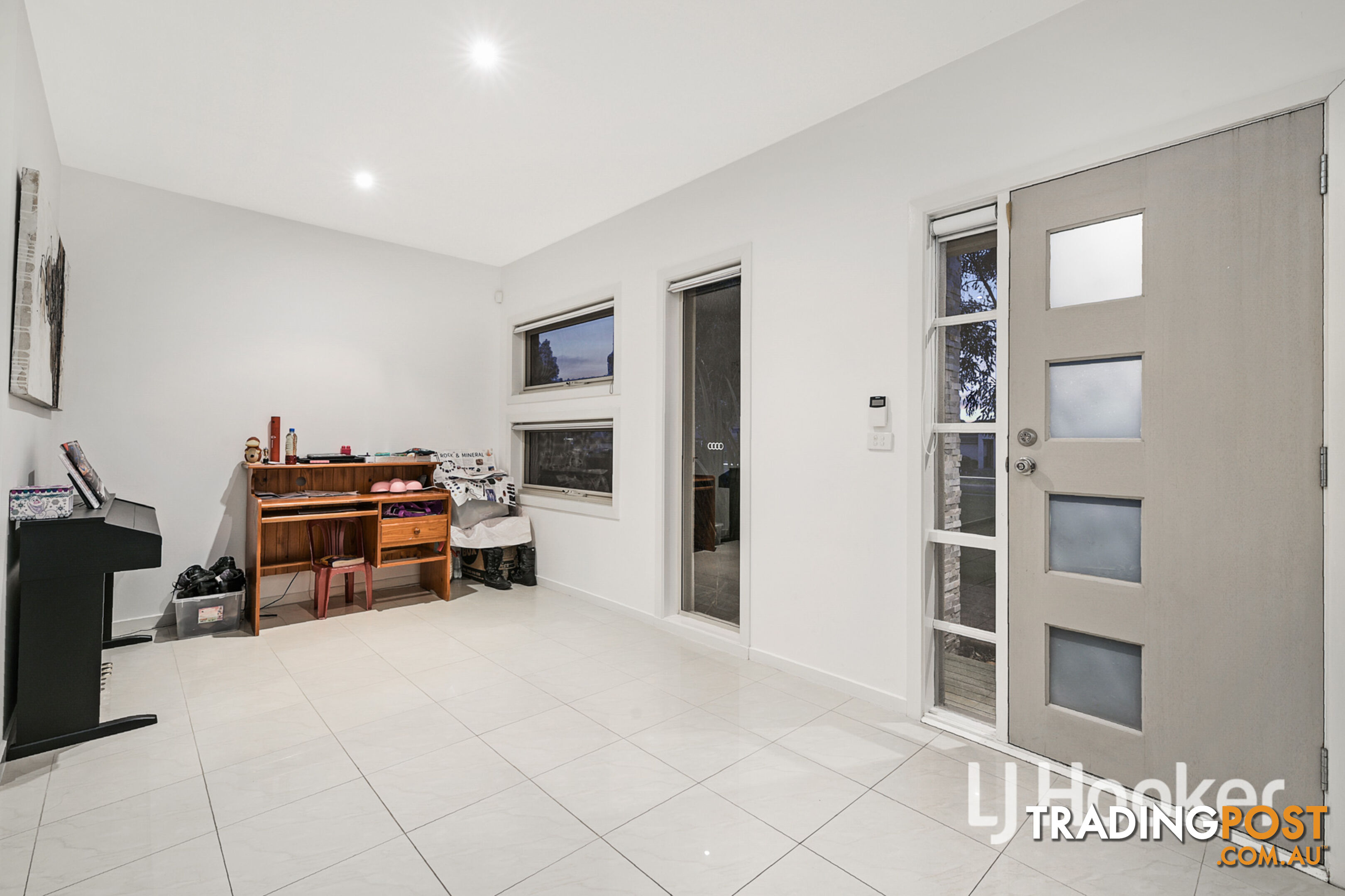 16 Dealbata Lane PAKENHAM VIC 3810