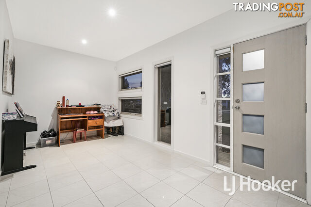 16 Dealbata Lane PAKENHAM VIC 3810