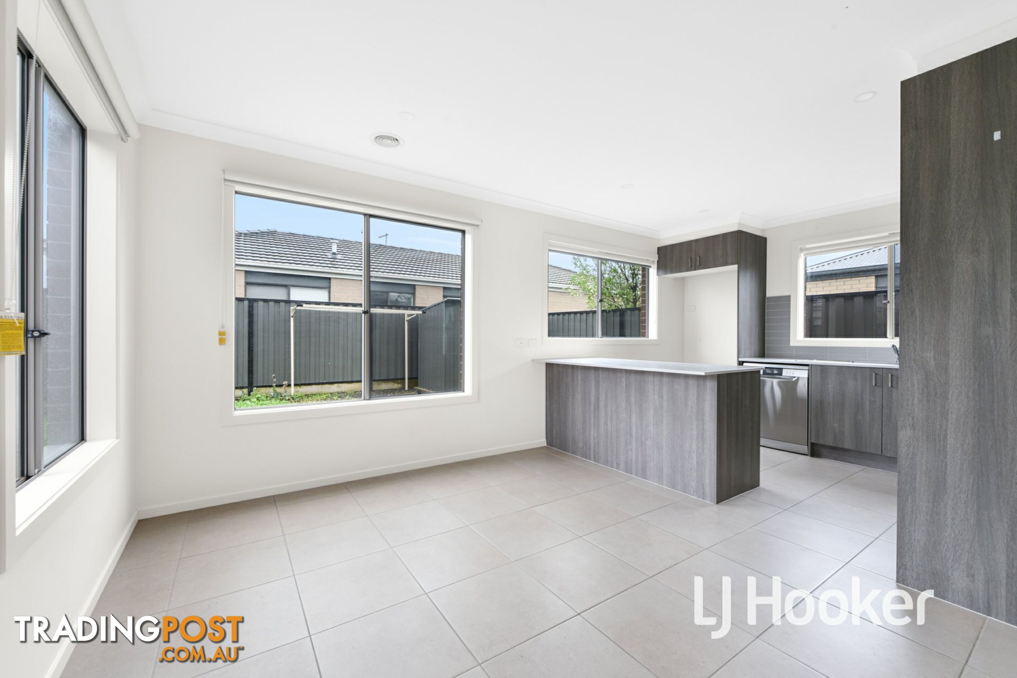 16 Hillsborough Crescent BERWICK VIC 3806