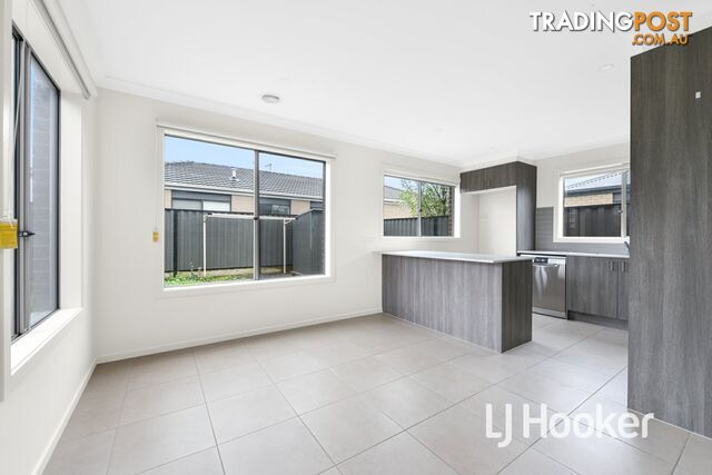 16 Hillsborough Crescent BERWICK VIC 3806