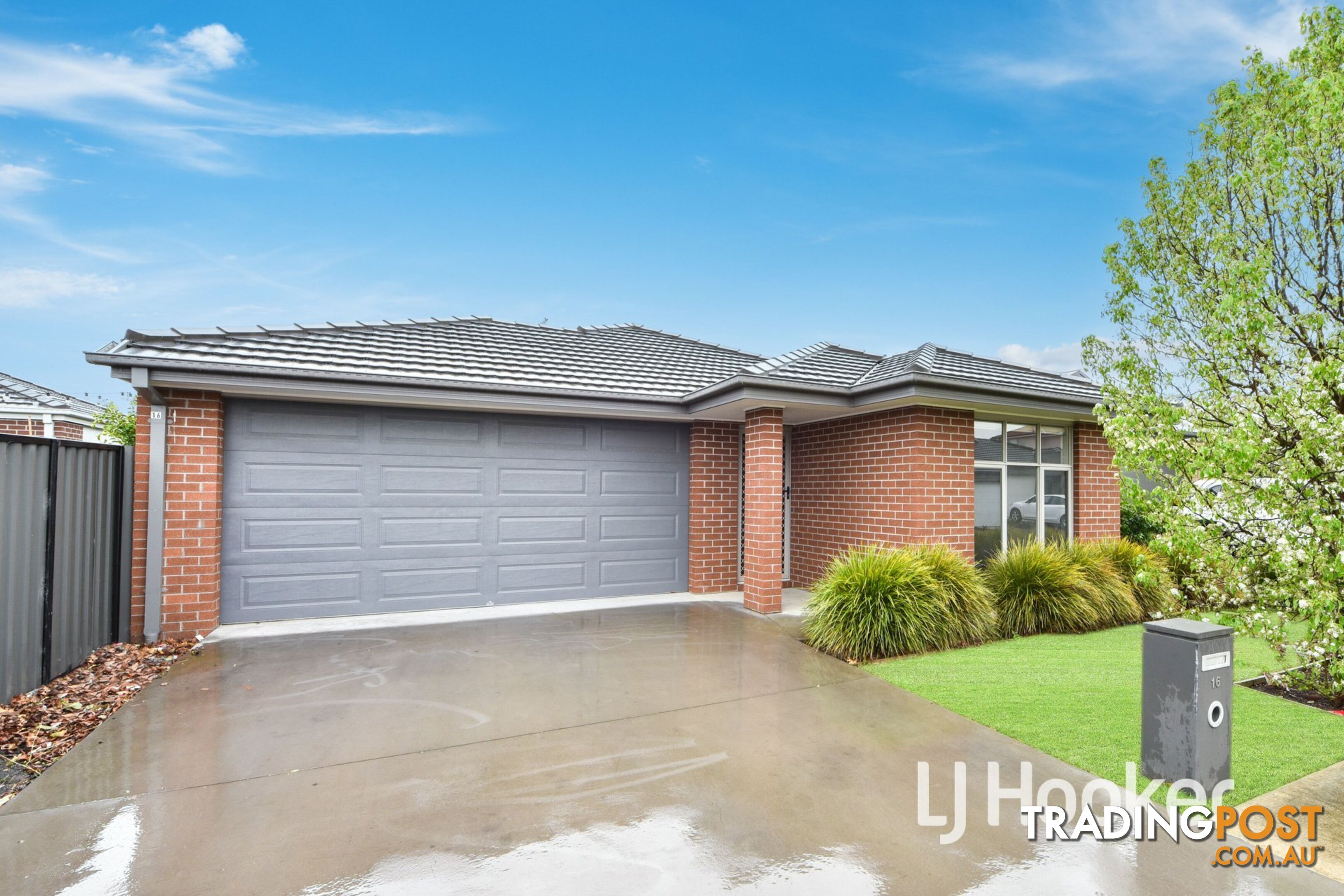 16 Hillsborough Crescent BERWICK VIC 3806