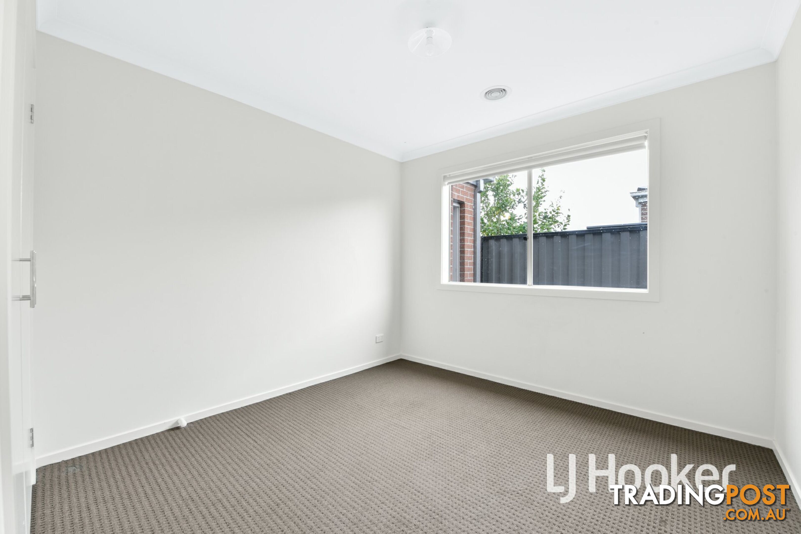 16 Hillsborough Crescent BERWICK VIC 3806