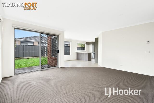 16 Hillsborough Crescent BERWICK VIC 3806