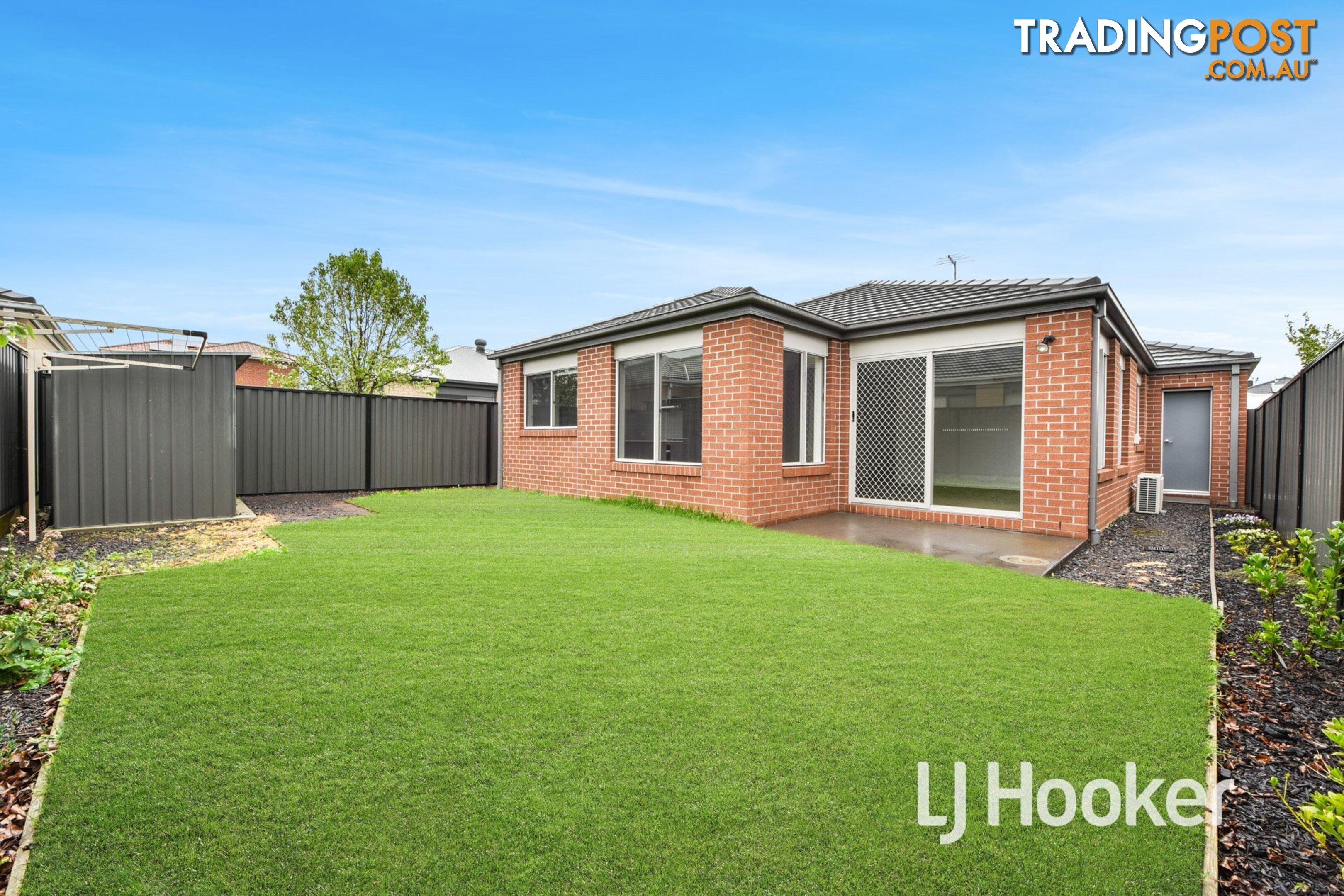 16 Hillsborough Crescent BERWICK VIC 3806