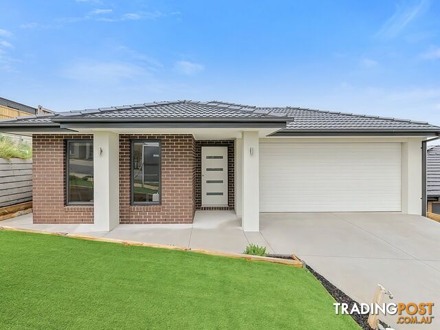 8 Scenic Rise PAKENHAM VIC 3810
