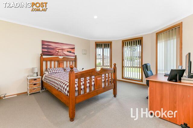 16 Rossi Close PAKENHAM VIC 3810