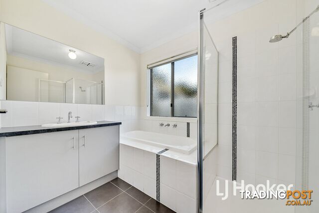 6 McClenaghan Place PAKENHAM VIC 3810