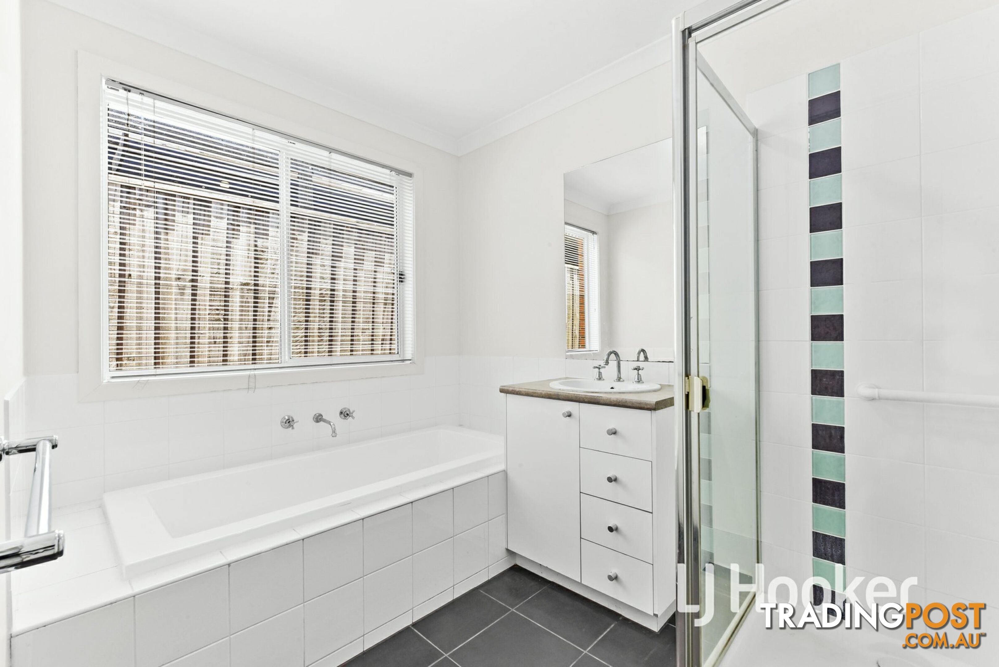 20 Kimberley Grove PAKENHAM VIC 3810