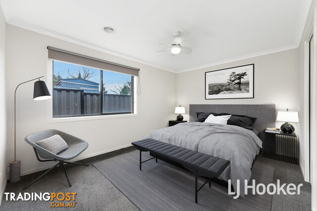 25 Botham Crescent PAKENHAM VIC 3810