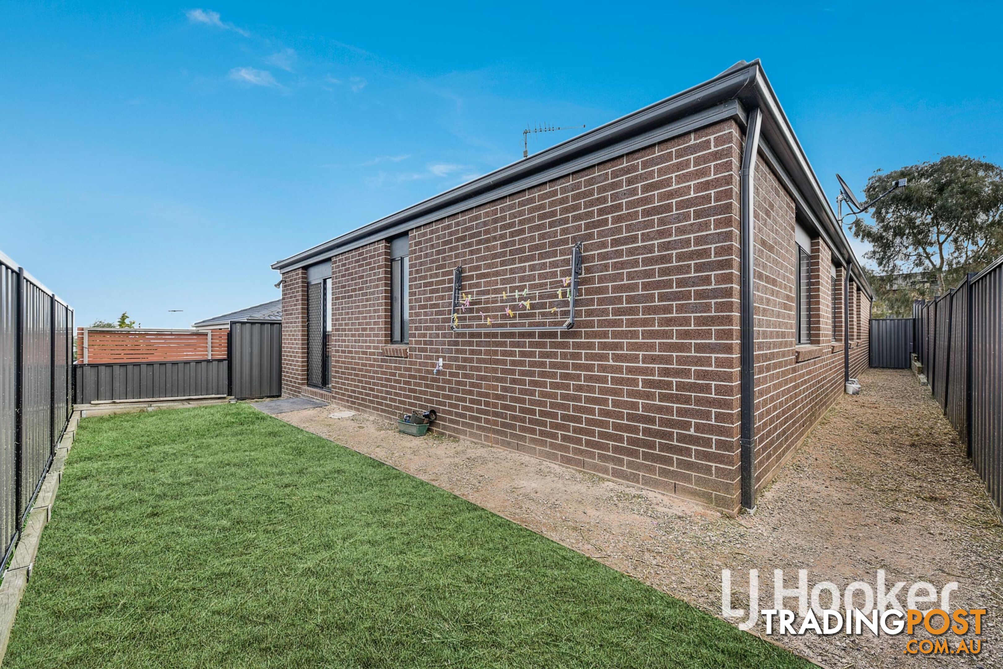 25 Botham Crescent PAKENHAM VIC 3810