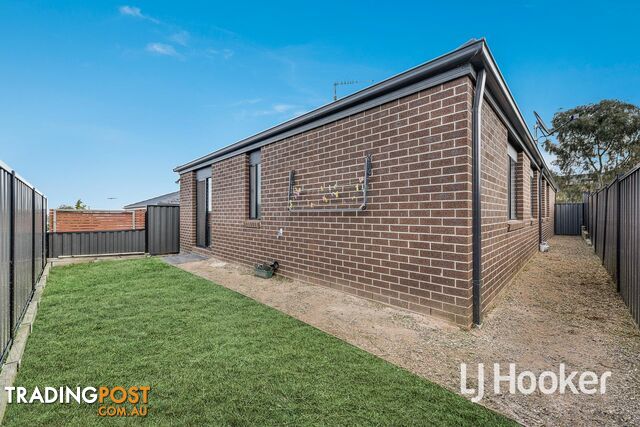 25 Botham Crescent PAKENHAM VIC 3810