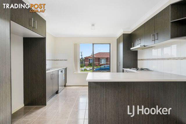 2 McClenaghan Place PAKENHAM VIC 3810