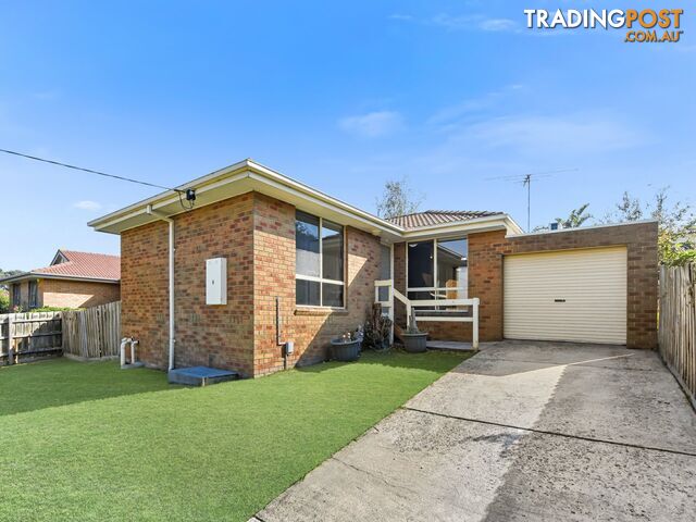 8 Balmoral Way PAKENHAM VIC 3810