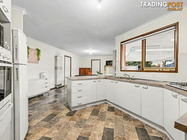 60 Balmoral Way PAKENHAM VIC 3810 - photo 4 of 14
