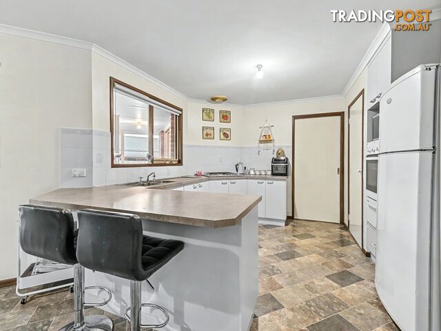 60 Balmoral Way PAKENHAM VIC 3810 - photo 2 of 14