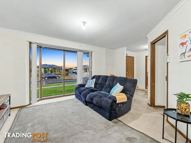 60 Balmoral Way PAKENHAM VIC 3810 - photo 5 of 14
