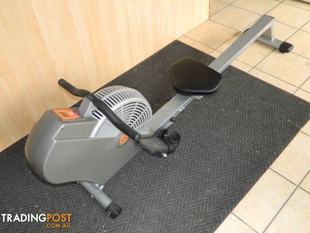 Achieve Free Stroke Rower / Rowing Machine