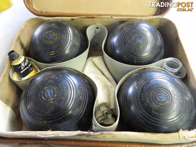 Set of 4 Slazenger Magnetic Touch Lawn bowls in carry bag