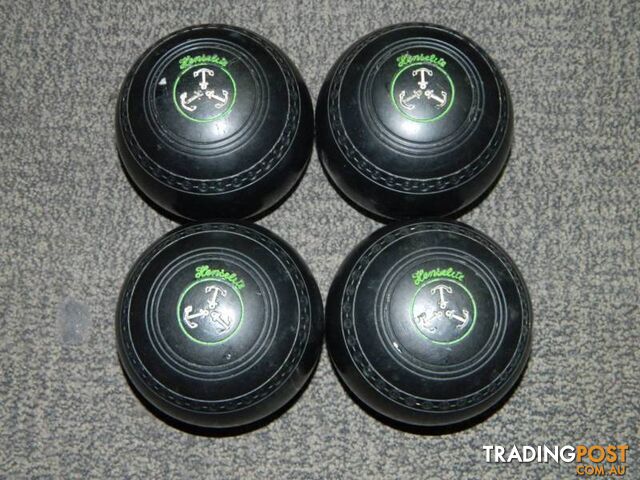 Set of 4 Henselite Master Deluxe Size 4 Lawn Bowls