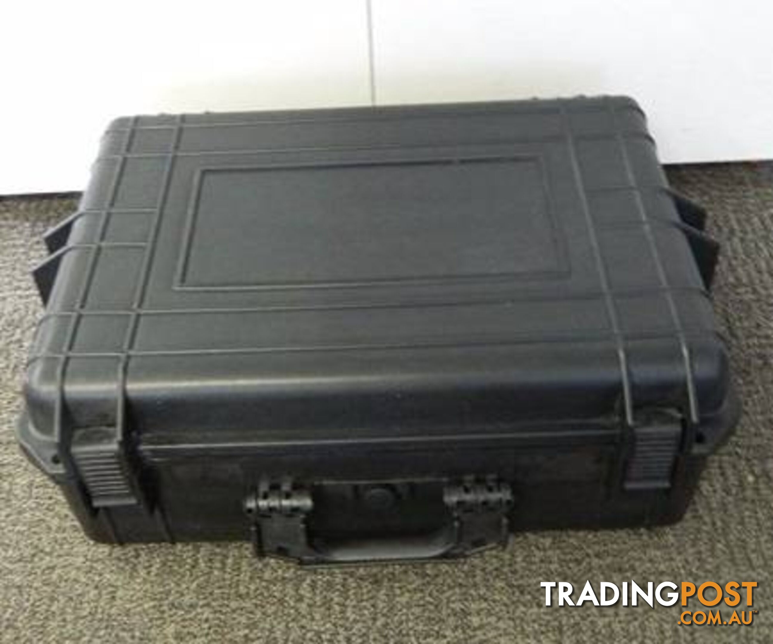 Sturdy Travel Hardcase with inner padding foam !!!