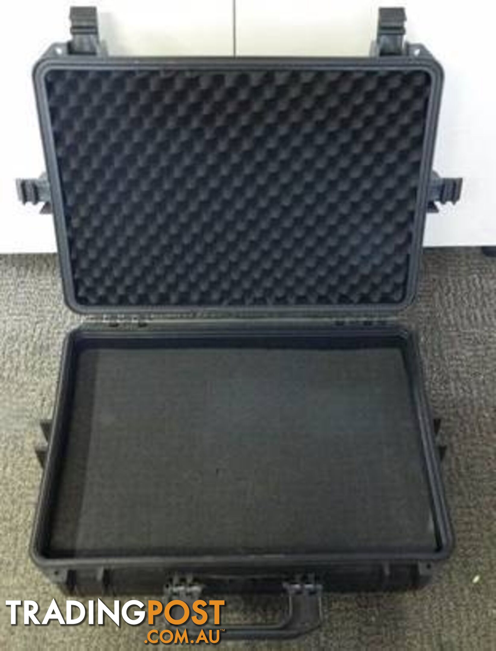 Sturdy Travel Hardcase with inner padding foam !!!