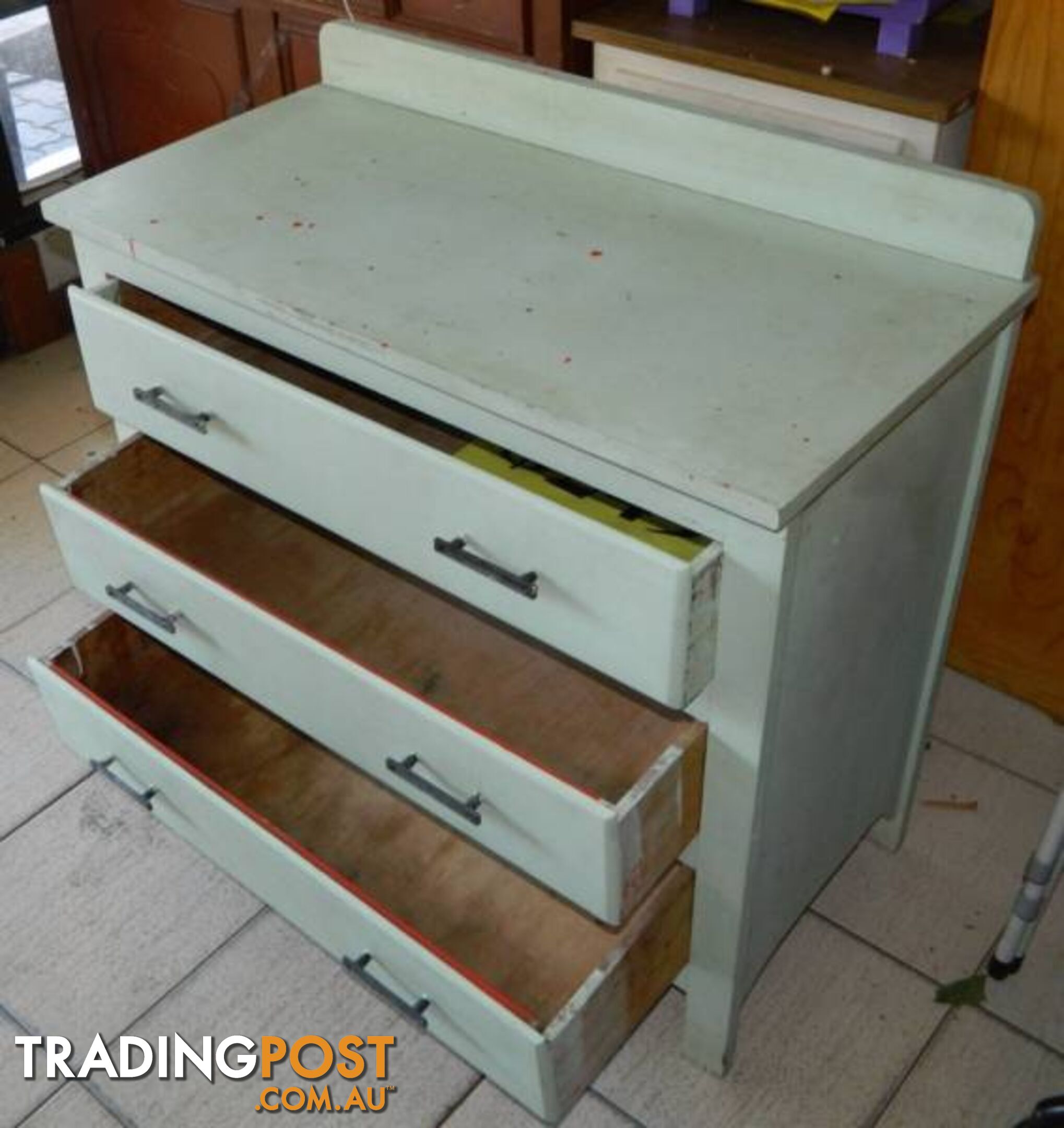 Retro Solid 3 Drawer Dresser !!!