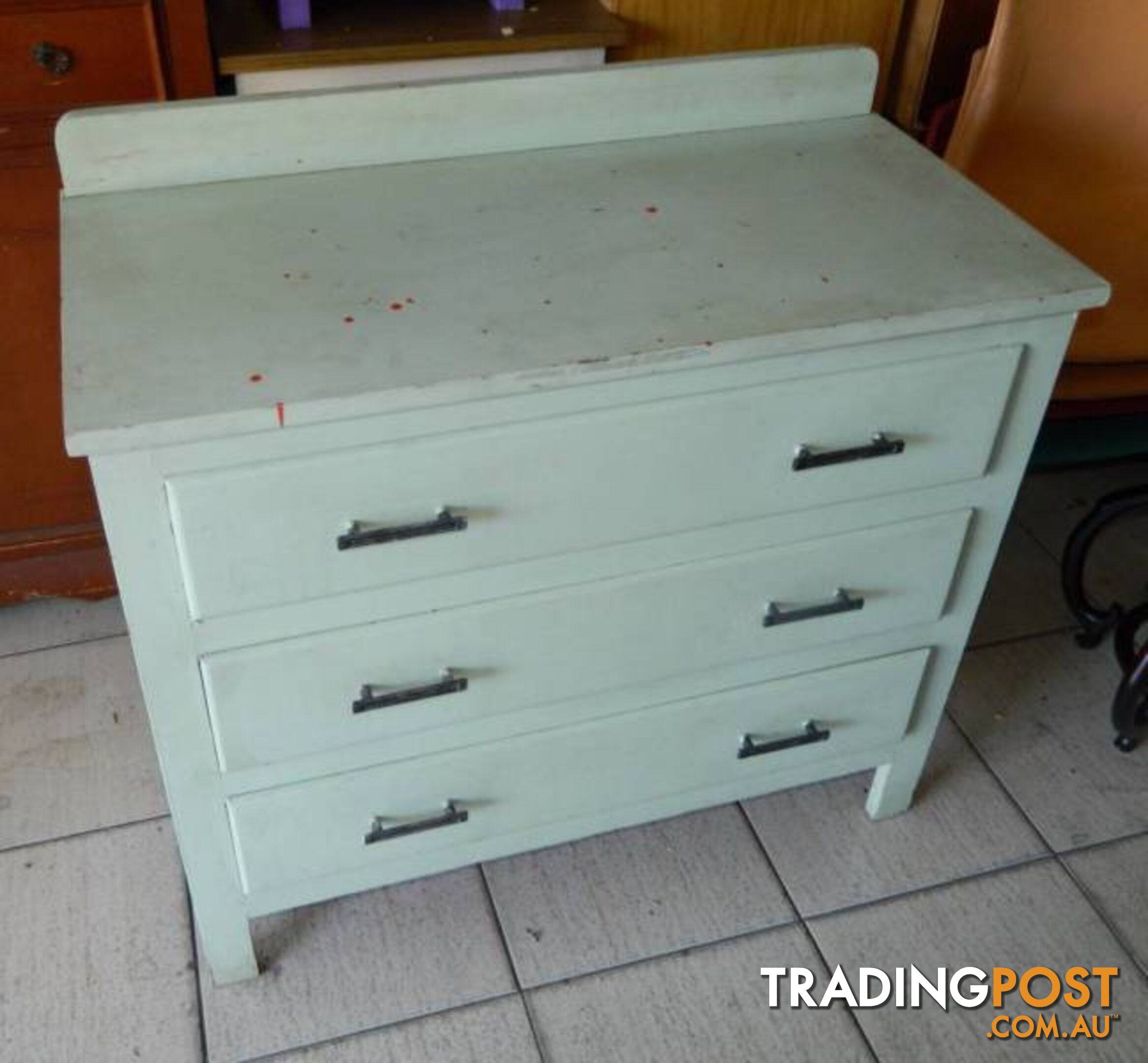 Retro Solid 3 Drawer Dresser !!!