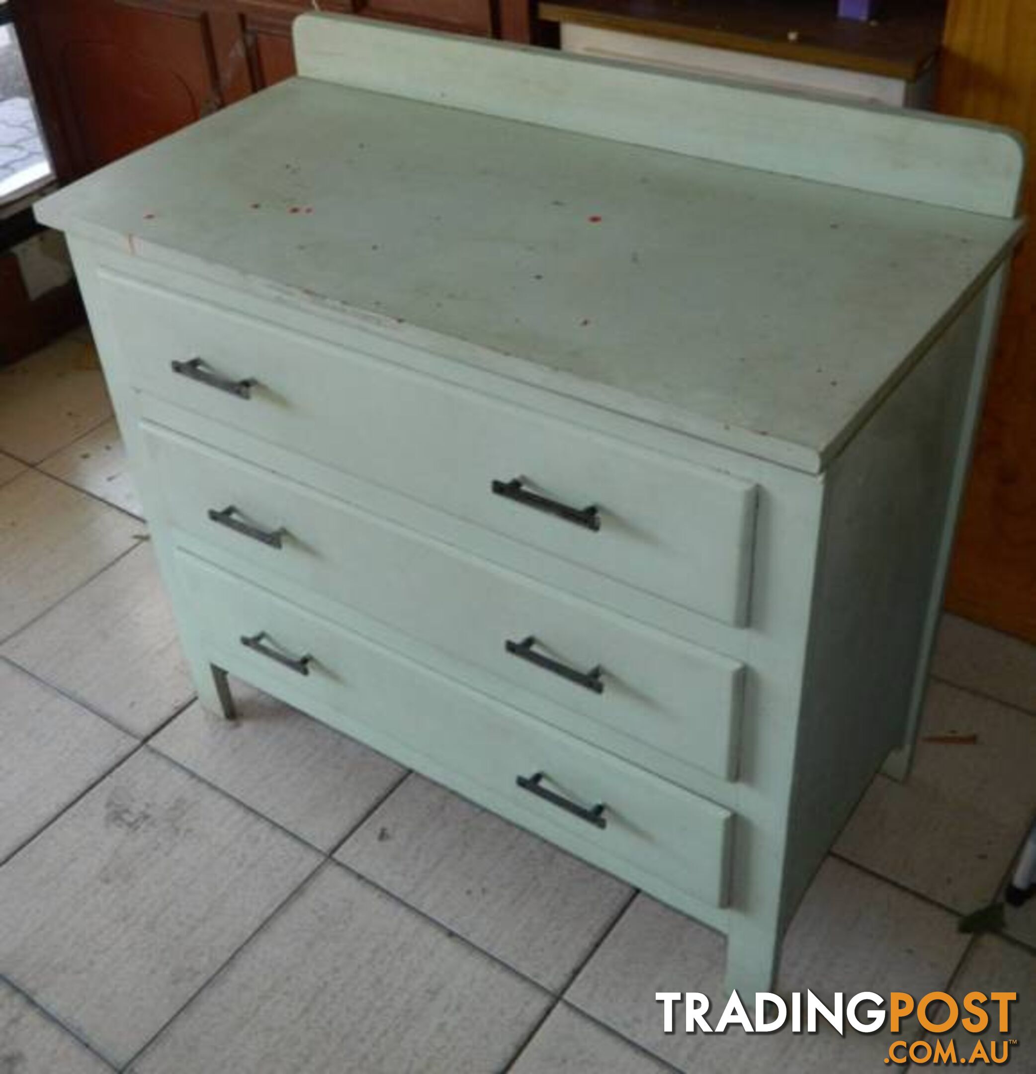 Retro Solid 3 Drawer Dresser !!!