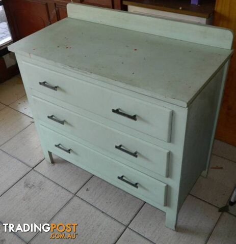 Retro Solid 3 Drawer Dresser !!!