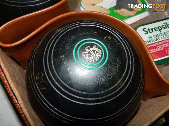 Set of 4 Henselite Size 4-7/8 Lawn Bowls with carry case