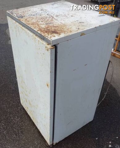 GE General Electric 190L Vertical Fridge Freezer - photo 3 of 5