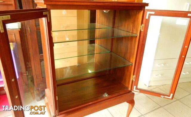 WOODEN DISPLAY CABINET GLASS FRONT QUEEN ANNE STYLE LEGS FAB!