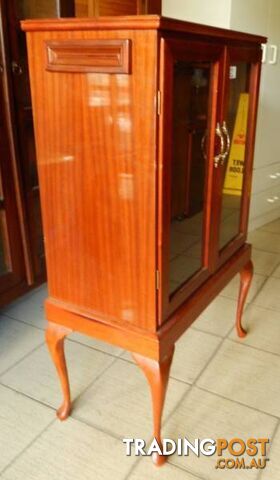 WOODEN DISPLAY CABINET GLASS FRONT QUEEN ANNE STYLE LEGS FAB!