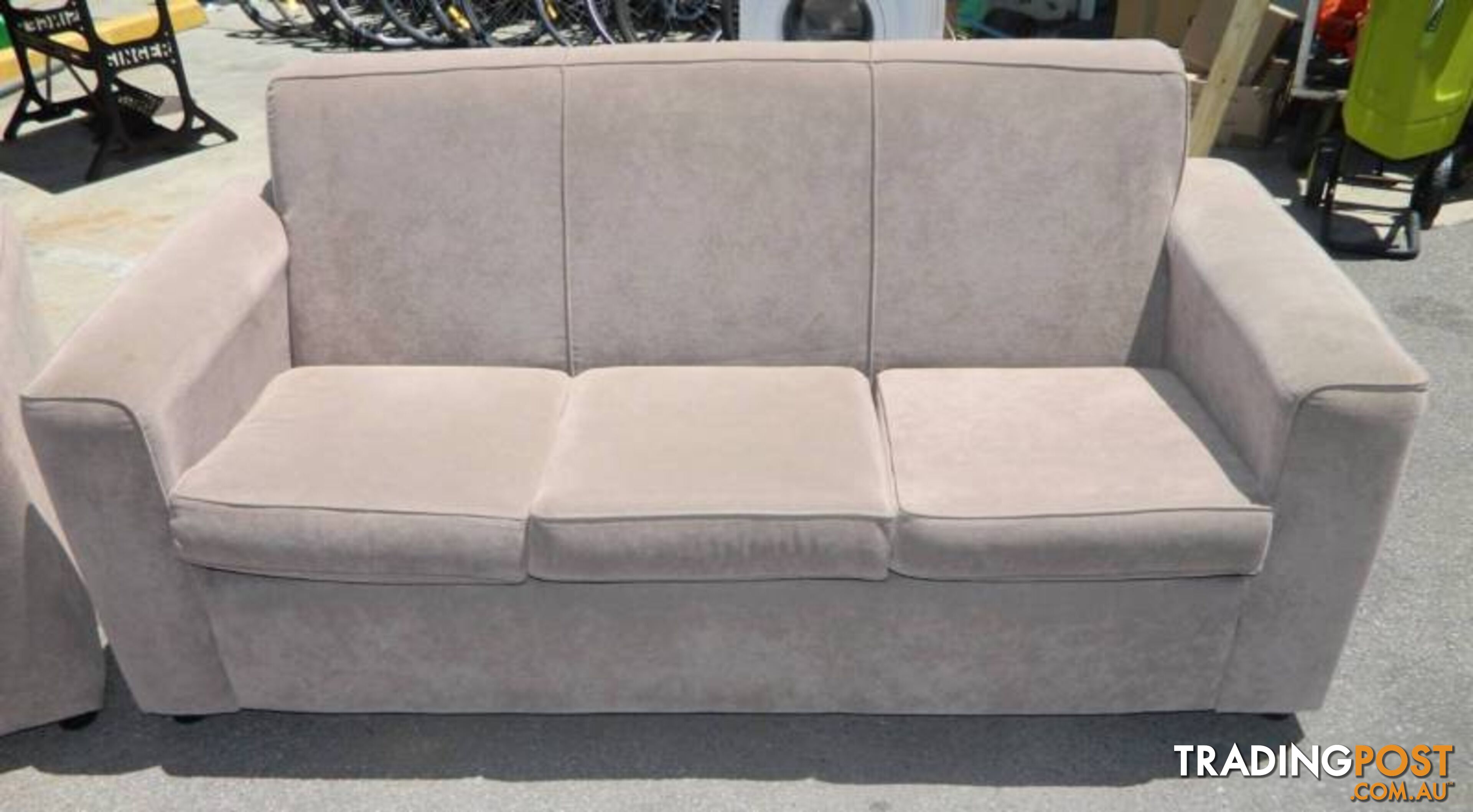 Stylish Lanfranco Lounge Suite. 3 Seater and Single Seater