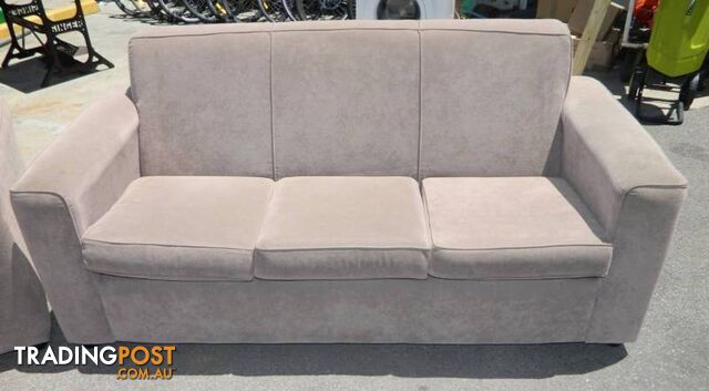 Stylish Lanfranco Lounge Suite. 3 Seater and Single Seater