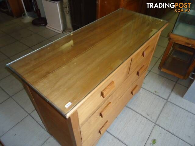 SOLID WOOD CHEST OF DRAWERS with GLASS COVER. GREAT CONDITION