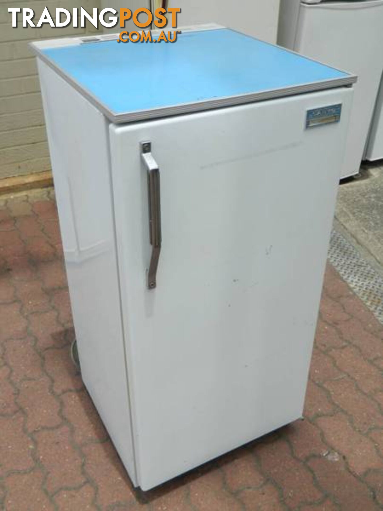 140L Sanyo Upright Freezer!!!