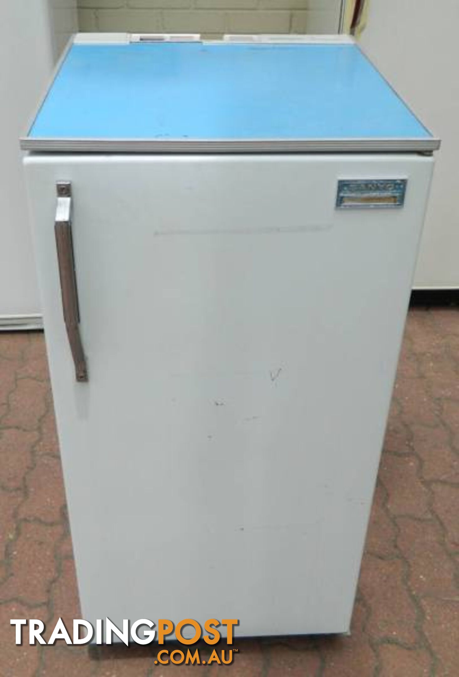 140L Sanyo Upright Freezer!!!