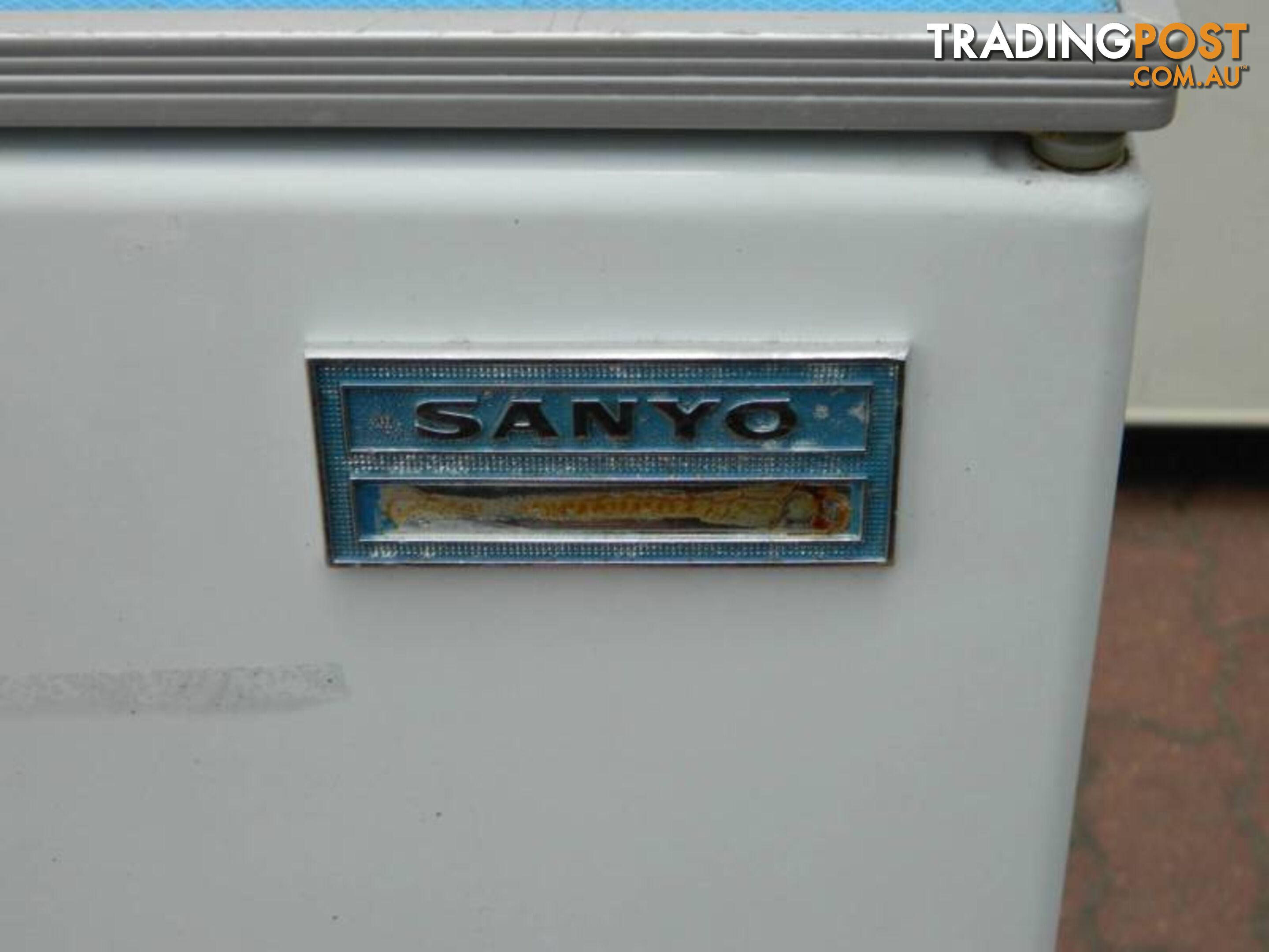 140L Sanyo Upright Freezer!!!