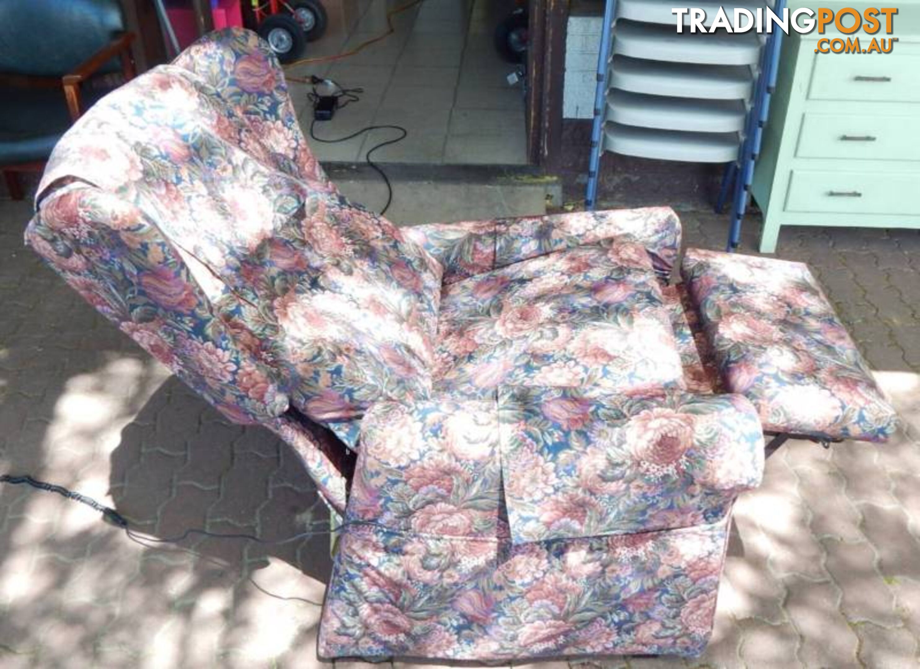 ELECTRIC RECLINER ARMCHAIR STAND ASSIST FLORAL