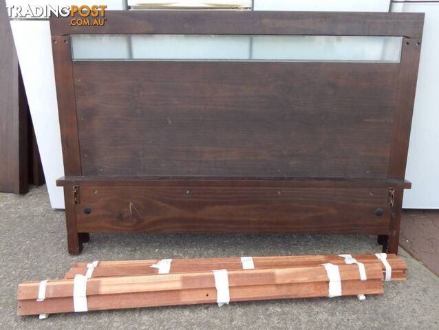 QUEEN SIZE BED DARK WOOD LOOK SQUARE MODERN
